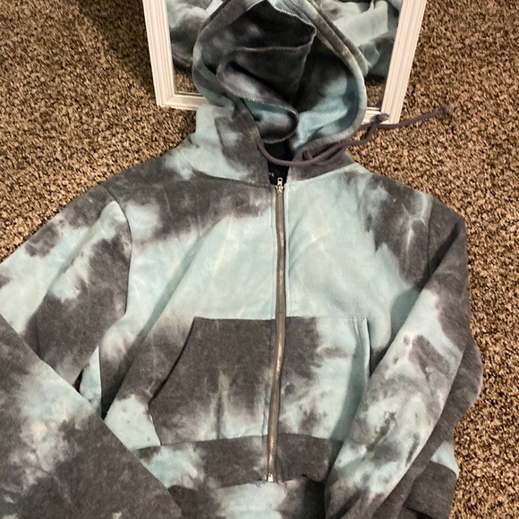 A zip up crop top coat - Picture 1 of 1